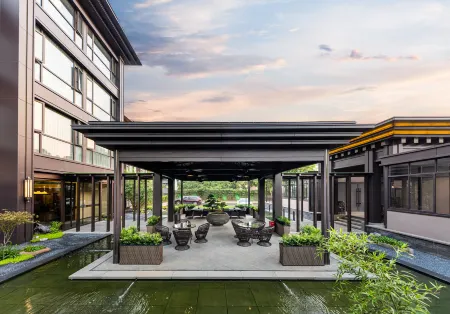 Jingguan Yasu Hotel (Wuhan Optics Valley Plaza) Отели рядом с достопримечательностью «China University of Geosciences»