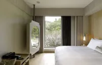 Gloria Manor