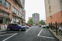 Baitang Hotel (Jiujiang Railway Station Bus Terminal Store) - parking