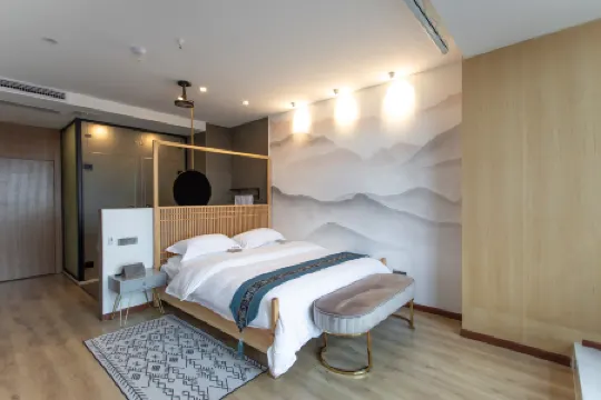 Zhaotong Anxuan Hotel (Financial Center)