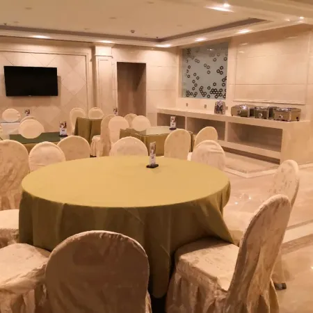 Hualong Hotel (Mudanjiang High-speed Railway Station Pedestrian Street)