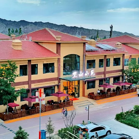 Colorful Danxia Wangshan Xiaozhu Hotel
