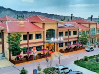 Colorful Danxia Wangshan Xiaozhu Hotel