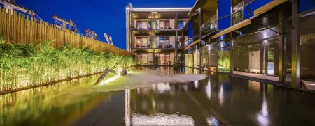 Mehood Lestie Hotel (Nanchang Tengwang Pavilion) Отели рядом с достопримечательностью «Qiushui Square»