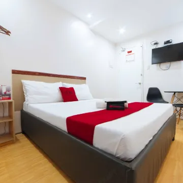 RedDoorz Plus near SM Lanang Davao Hotels near SMX Convention Center Davao