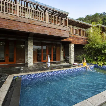 Yunfu Xinxing Longshan Hot Spring Hotel