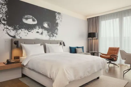 Radisson Blu Hotel, Cologne Отели рядом с достопримечательностью «Cologne Triangle»