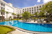 Silk Path Grand Hue Hotel - Rooftop Pools