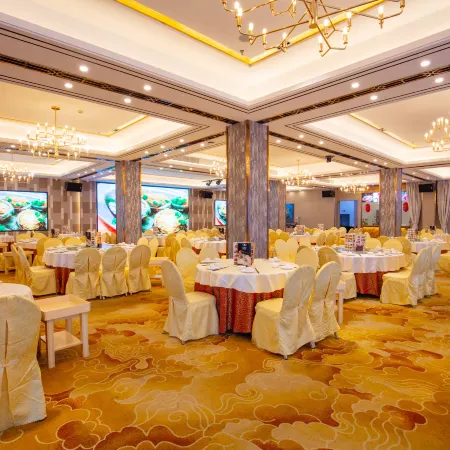 Foger Yacht Hotel Отели рядом с достопримечательностью «Жухайский конный корт»