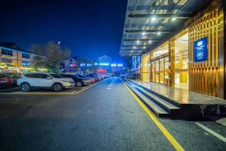 Ease Hotel · fun (The Three Gorges Electric Power Vocational College, CBD, Yichang) Отели рядом с достопримечательностью «The Xiling Gorge “Happy Valley”»