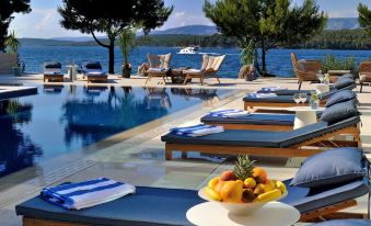 Hotel Antica-Seafront Hotel with Comfortable Rooms and Pool