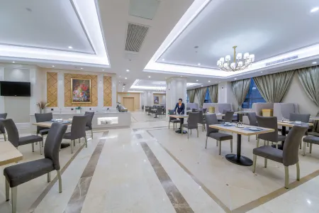 Vienna International Hotel (Huanggang Normal University Branch ) Отели рядом с достопримечательностью «Mechanical and Electronic Engineering Department of Huanggang Polytechnic College»