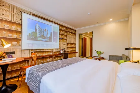 GEM Hotel (Nanjing Arts Academy Caocangmen Subway Station)