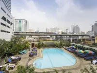 Nana Hotel Hotel dekat pusat perbelanjaan Central Embassy