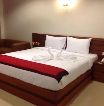 ห้องดีลักซ์ เตียงใหญ่ พร้อมระเบียง