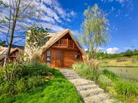 Autumn's Pond Resort Hotels in Nanjiang