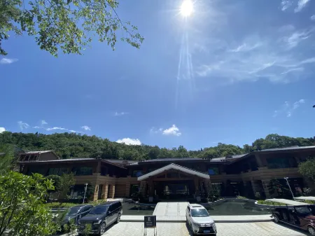 Yesanguan Forest Hotel Отели рядом с достопримечательностью «Yesanguan Forest Flower Sea»