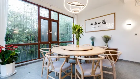 Floral Hotel · Mount Taishan Yijia Hotel Отели рядом с достопримечательностью «Taishan University Sports Science Department»