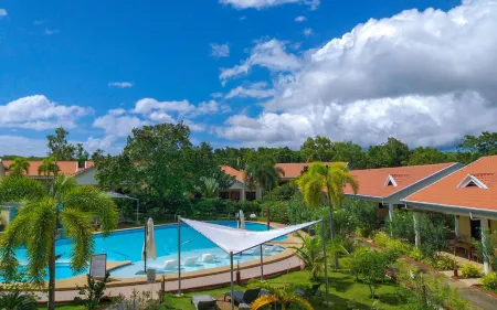 Sunville Hotel and Restaurant Отели рядом с достопримечательностью «South Farm Panglao Bohol»