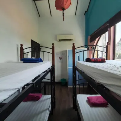 Travel Hub Guesthouse Hotel dekat Stadion Negara