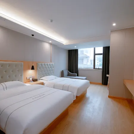Luchuan Qianyou Riverview Hotel (Luchuan Middle School)