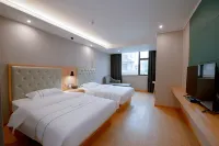 Luchuan Qianyou Riverview Hotel (Luchuan Middle School)