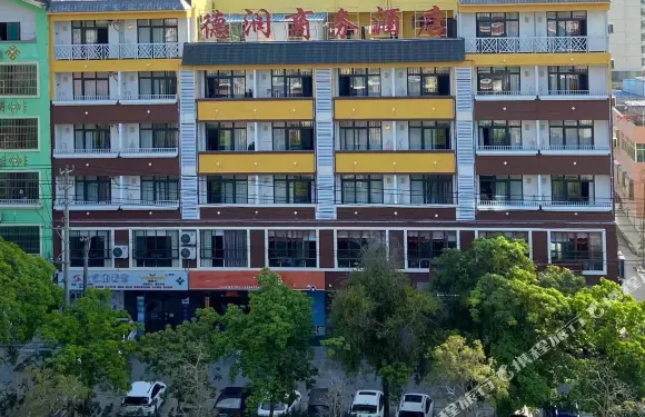 瓊中德潤商務酒店（瓊中汽車站三月三廣場店）