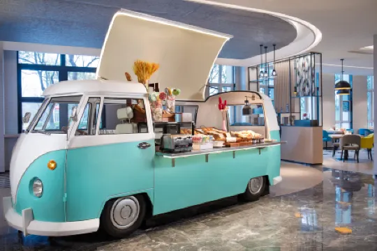 Holiday Inn SHANGHAI DISHUI LAKE by IHG Отели рядом с достопримечательностью «Underground Plaza»