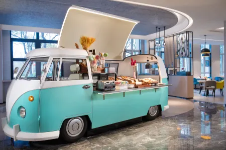 Holiday Inn Shanghai Dishui Lake Отели рядом с достопримечательностью «Shanghai Astronomy Museum»