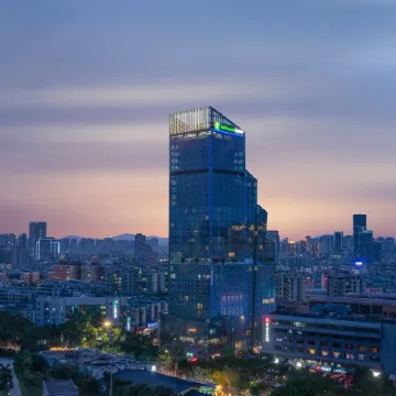 Holiday Inn Express ZHUHAI GONGBEI by IHG Отели рядом с достопримечательностью «Чжухай Политехническая Профессиональная Техническая Школа»