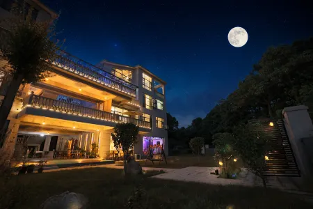 Night in west river Guesthouse Отели рядом с достопримечательностью «Yunju (Cloud Home) Mountain»