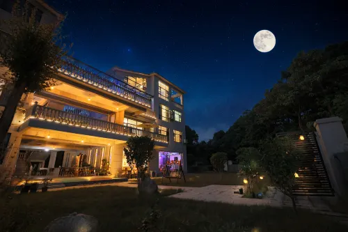 Night in west river Guesthouse Hotels in Yongxiu