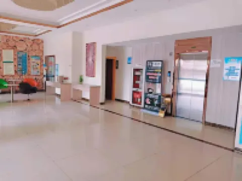 Watson Holiday Hotel (Jurong Renmin Road Gexian Lake Park)