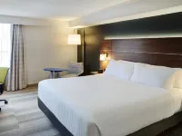 Holiday Inn Express TORONTO DOWNTOWN by IHG Hotels near The Grange