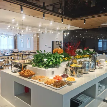 H Hotel