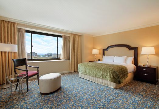 6. 캐피털 힐튼..