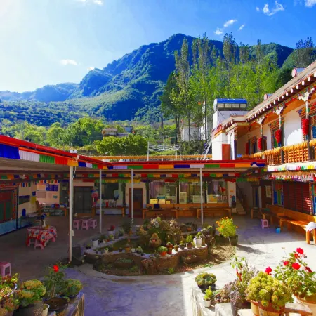 Zhonglu Zangzhai Country Hotel