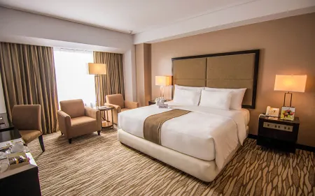 Acacia Hotel Manila Отели рядом с достопримечательностью «Мондрийская резиденция Condominium Corporation»