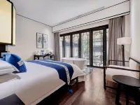 No. 8 Courtyard Homestay (Daming Lake Baotu Spring) Hotel in zona Lago Daming