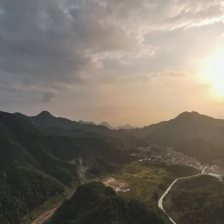 Hengdian Xiaoxishe Homestay (Hengdian Film and Television City Qinwang Palace Branch)