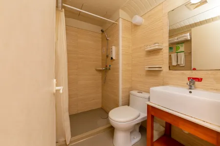 Holiday Yangguang Hotel