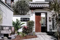 Yansheng Jingyue Designer Hot Spring B & B