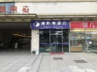 Tan Dolphin Bay Hotel