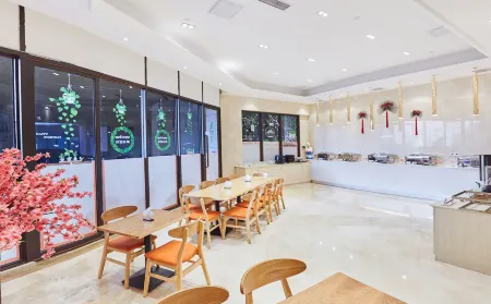 Vienna International Hotel Отели рядом с достопримечательностью «Xiaolangang International Huogui Shipside»