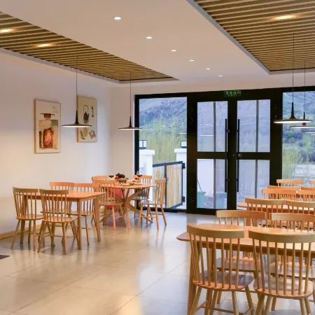 Houshan Park House Отели в г. Синьюань