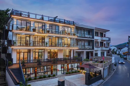 Anji Yunyin Lake Resort Villa Отели в г. Анжи