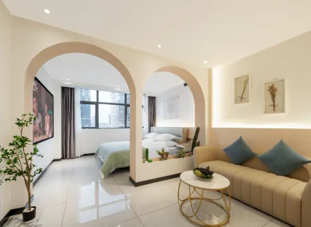 Qian Huazhizhu Hotel (Anshun Huangguoshu Street RT-Mart Store)