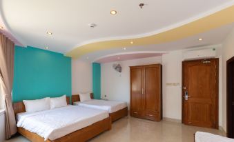 26 Topaz Hotel