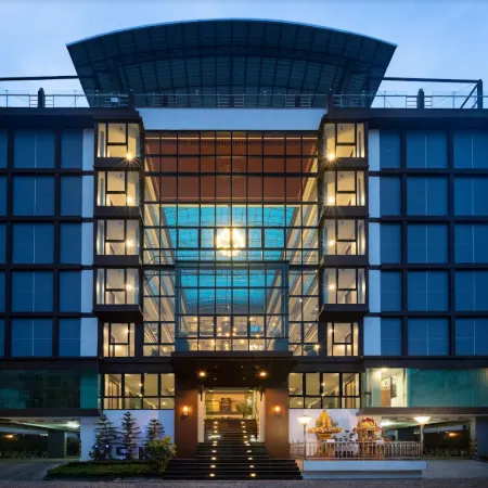 VSK RESIDENCE At Suvarnabhumi Airport Отели рядом с достопримечательностью «Royal Park Thailand»