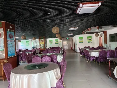 Xinfeng Jiangyuan Hot Spring Resort Отели в г. Синфен